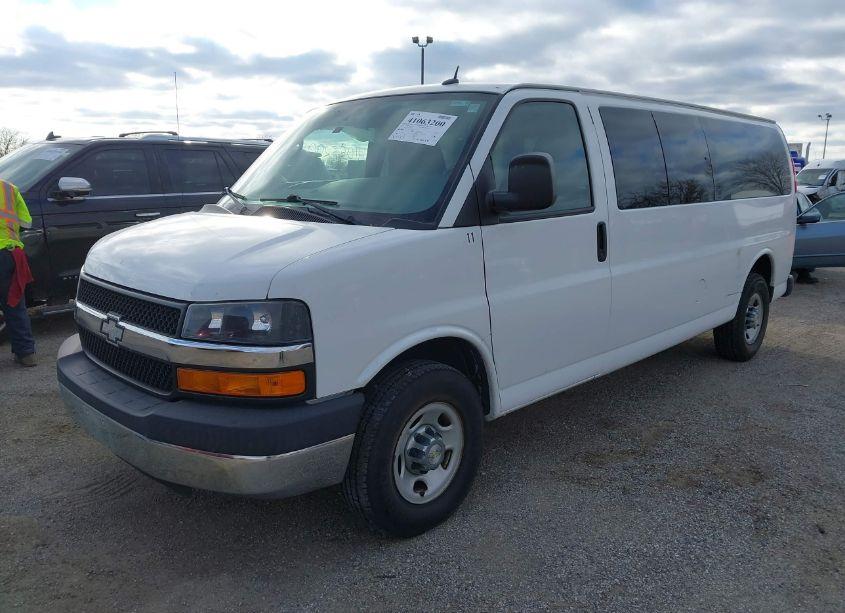 Photo 2 of 2015 Chevrolet Express 3500 LT (VIN 1GAZG1FG3F1222539)