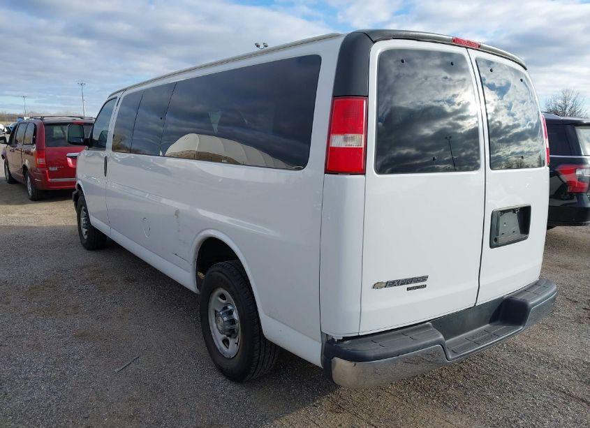 Photo 3 of 2015 Chevrolet Express 3500 LT (VIN 1GAZG1FG3F1222539)