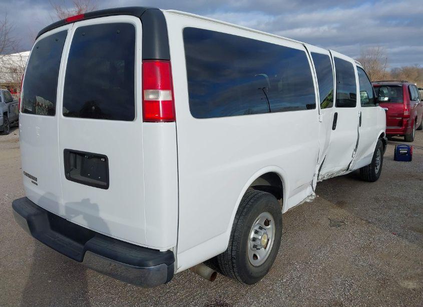 Photo 4 of 2015 Chevrolet Express 3500 LT (VIN 1GAZG1FG3F1222539)