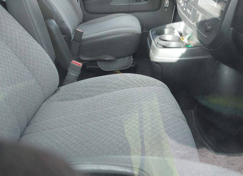 Photo 5 of 2015 Chevrolet Express 3500 LT (VIN 1GAZG1FG3F1222539)