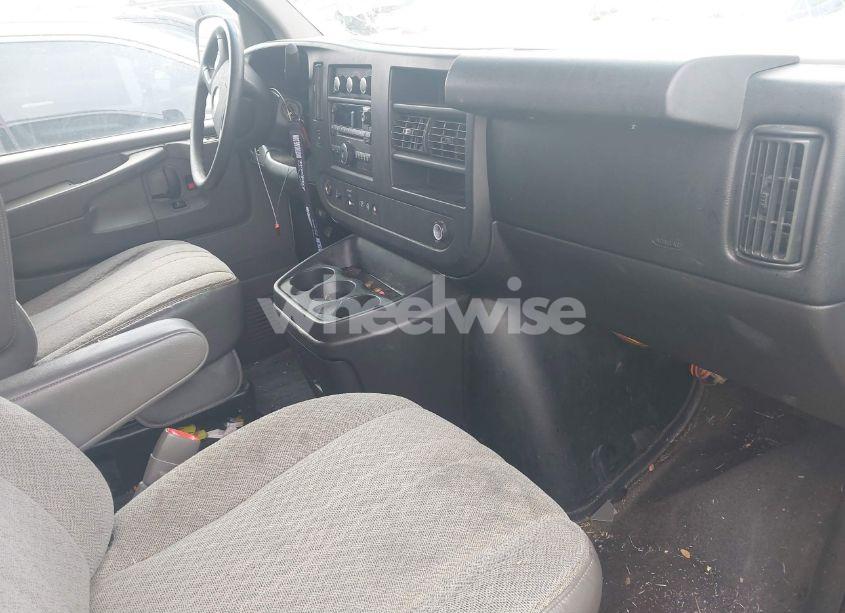 Photo 5 of 2011 Chevrolet Express 3500 LT (VIN 1GAZG1FG8B1150943)