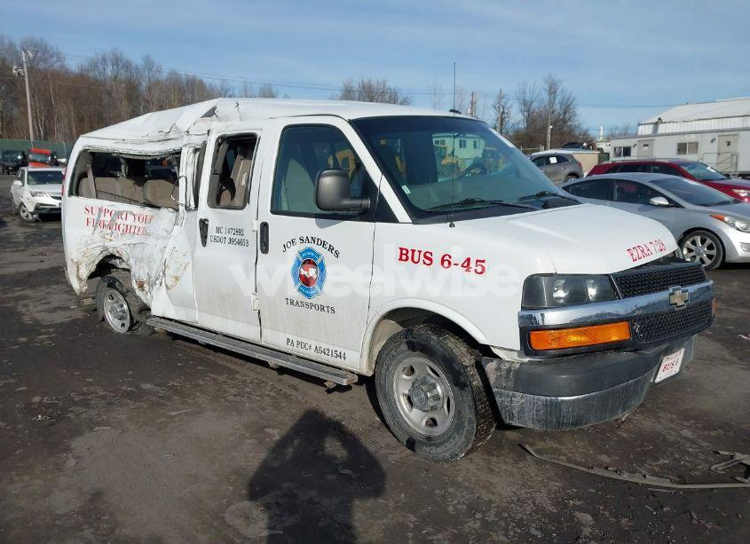 2015 Chevrolet Express 3500 LT (VIN 1GAZG1FGXF1172030) main photo