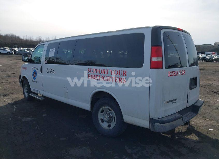 Photo 3 of 2015 Chevrolet Express 3500 LT (VIN 1GAZG1FGXF1172030)