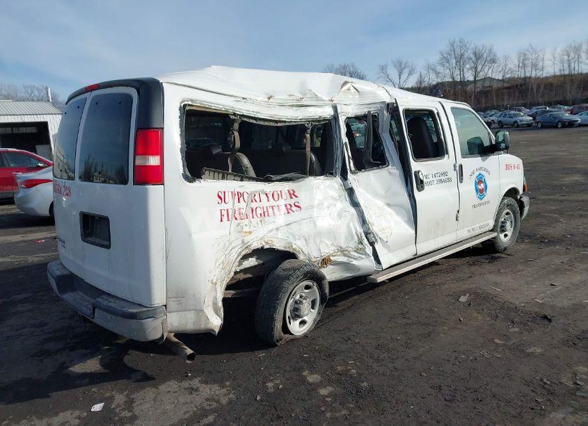 Photo 4 of 2015 Chevrolet Express 3500 LT (VIN 1GAZG1FGXF1172030)