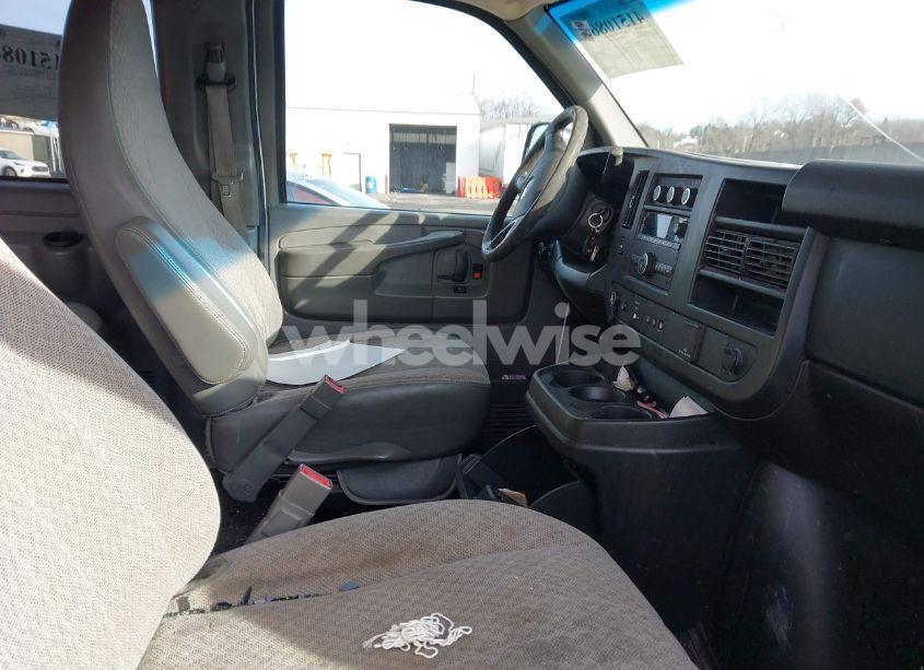 Photo 5 of 2015 Chevrolet Express 3500 LT (VIN 1GAZG1FGXF1172030)