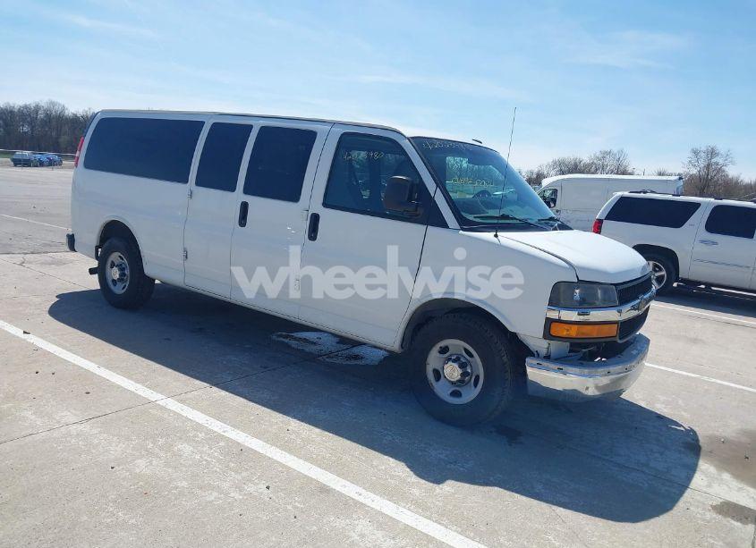2015 Chevrolet Express 3500 LT (VIN 1GAZG1FGXF1186123) main photo