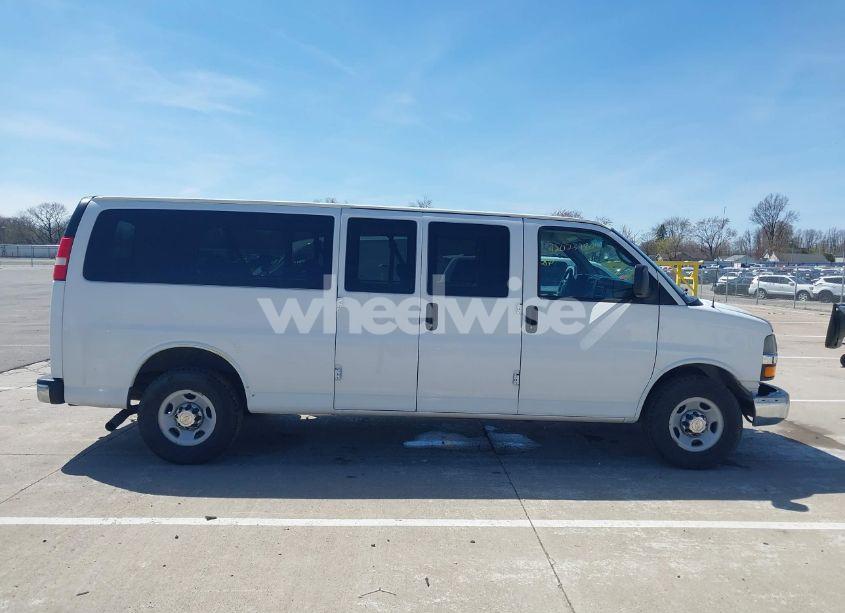 Photo 14 of 2015 Chevrolet Express 3500 LT (VIN 1GAZG1FGXF1186123)