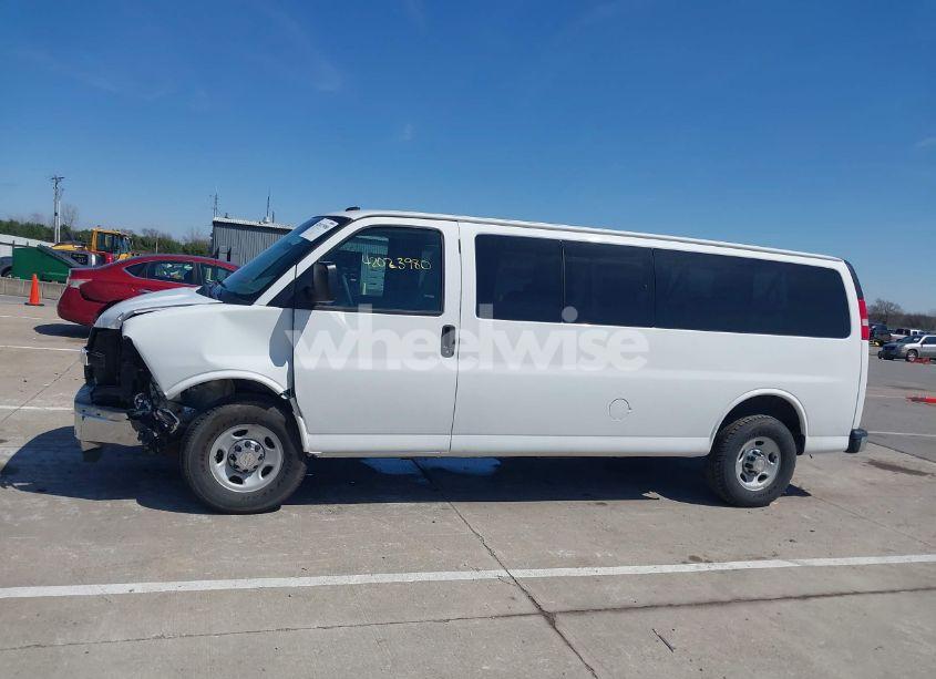 Photo 15 of 2015 Chevrolet Express 3500 LT (VIN 1GAZG1FGXF1186123)