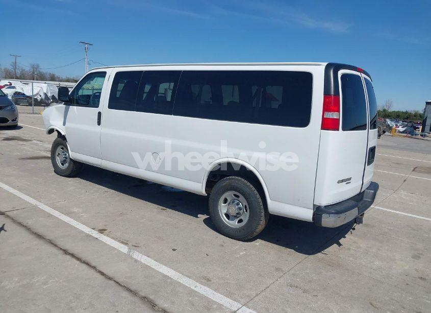 Photo 3 of 2015 Chevrolet Express 3500 LT (VIN 1GAZG1FGXF1186123)