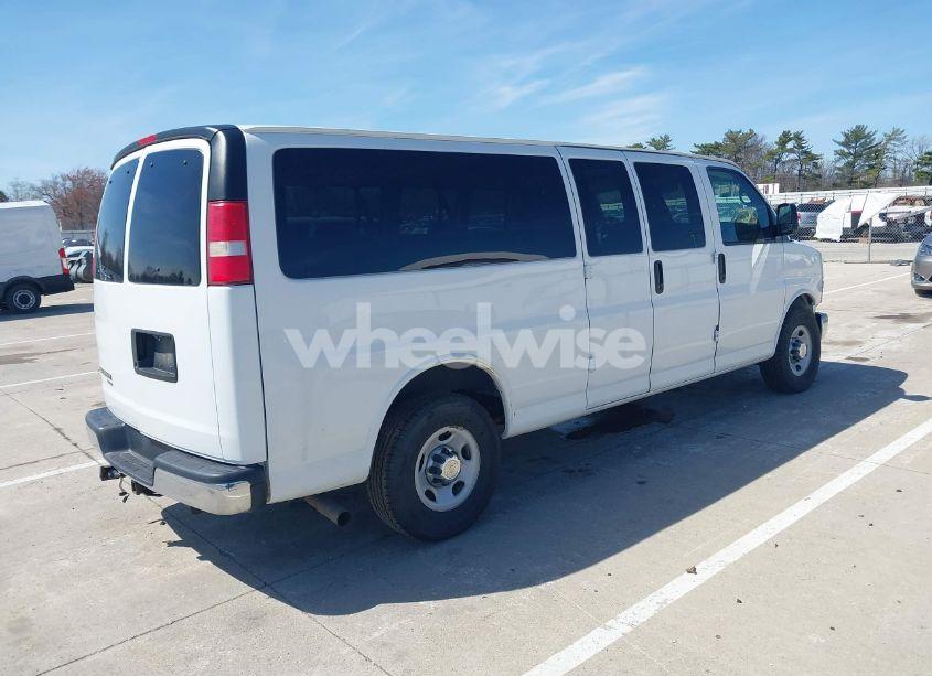 Photo 4 of 2015 Chevrolet Express 3500 LT (VIN 1GAZG1FGXF1186123)