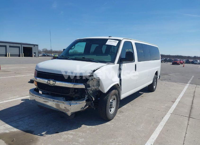 Photo 6 of 2015 Chevrolet Express 3500 LT (VIN 1GAZG1FGXF1186123)