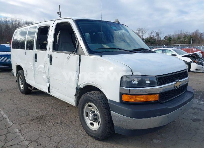 2018 Chevrolet Express 3500 LT (VIN 1GAZGMFG4J1168551) main photo