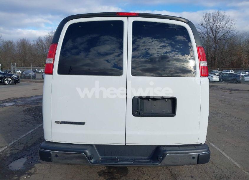 Photo 16 of 2018 Chevrolet Express 3500 LT (VIN 1GAZGMFG4J1168551)