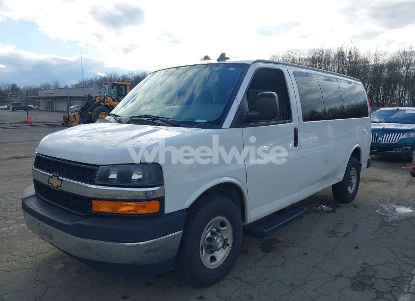 Photo 2 of 2018 Chevrolet Express 3500 LT (VIN 1GAZGMFG4J1168551)