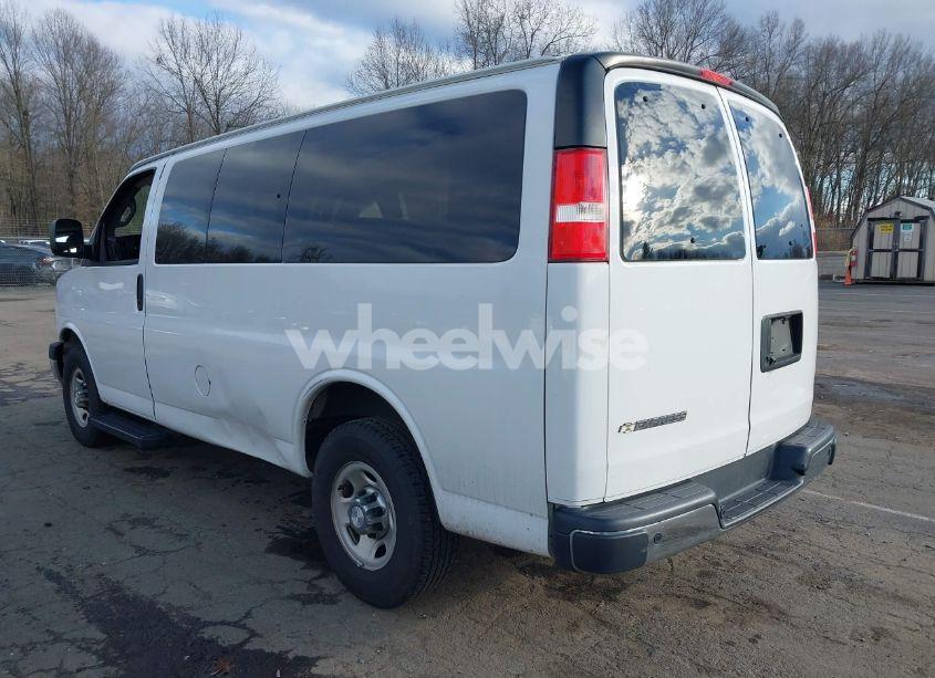 Photo 3 of 2018 Chevrolet Express 3500 LT (VIN 1GAZGMFG4J1168551)