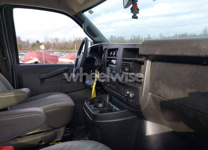 Photo 5 of 2018 Chevrolet Express 3500 LT (VIN 1GAZGMFG4J1168551)