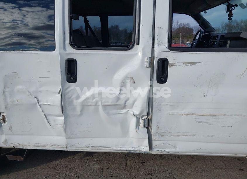 Photo 6 of 2018 Chevrolet Express 3500 LT (VIN 1GAZGMFG4J1168551)