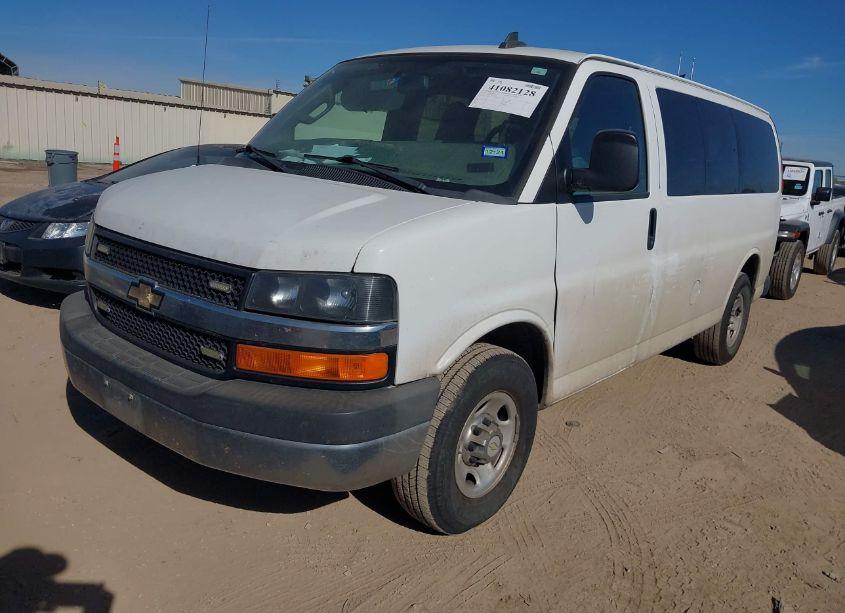 Photo 2 of 2016 Chevrolet Express 3500 LT (VIN 1GAZGMFG5G1264634)
