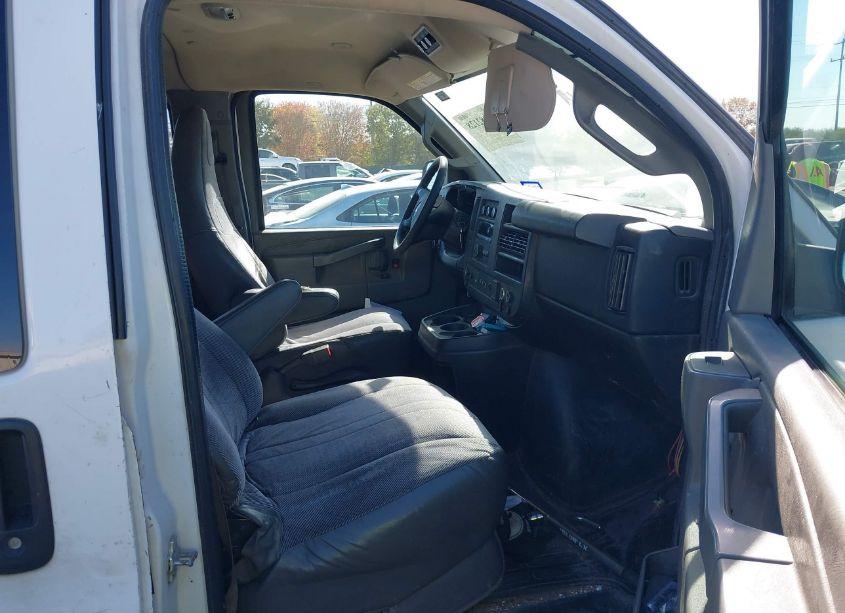 Photo 5 of 2016 Chevrolet Express 3500 LT (VIN 1GAZGMFG5G1264634)