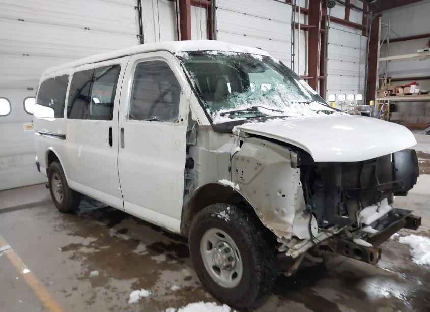 2017 Chevrolet Express 3500 LT (VIN 1GAZGMFG9H1190023) main photo