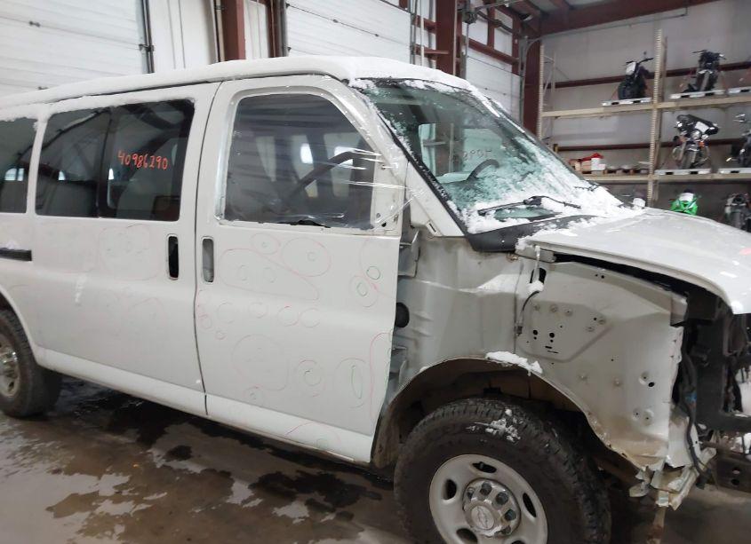 Photo 13 of 2017 Chevrolet Express 3500 LT (VIN 1GAZGMFG9H1190023)