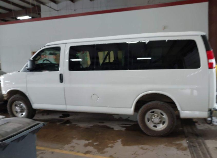 Photo 14 of 2017 Chevrolet Express 3500 LT (VIN 1GAZGMFG9H1190023)