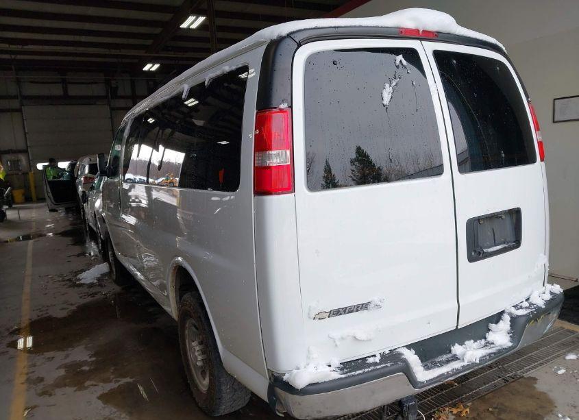 Photo 3 of 2017 Chevrolet Express 3500 LT (VIN 1GAZGMFG9H1190023)