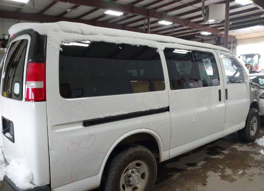 Photo 4 of 2017 Chevrolet Express 3500 LT (VIN 1GAZGMFG9H1190023)