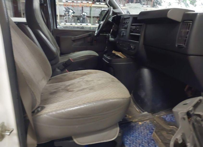 Photo 5 of 2017 Chevrolet Express 3500 LT (VIN 1GAZGMFG9H1190023)