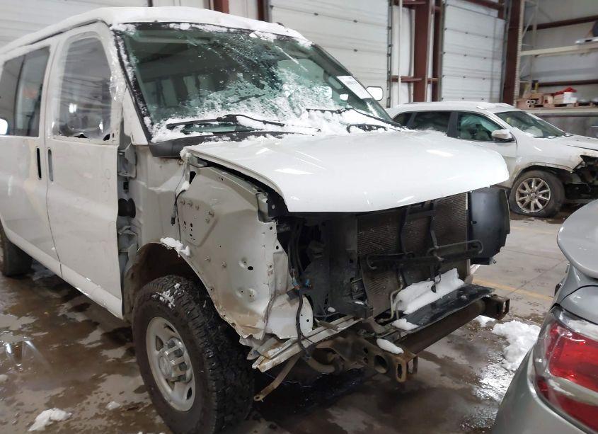 Photo 6 of 2017 Chevrolet Express 3500 LT (VIN 1GAZGMFG9H1190023)