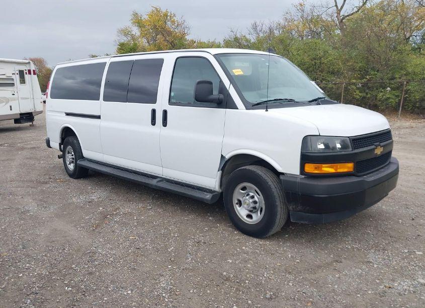 2022 Chevrolet Express PASSENGER RWD 3500 EXTENDED WHEELBASE LS (VIN 1GAZGNF79N1252845) main photo