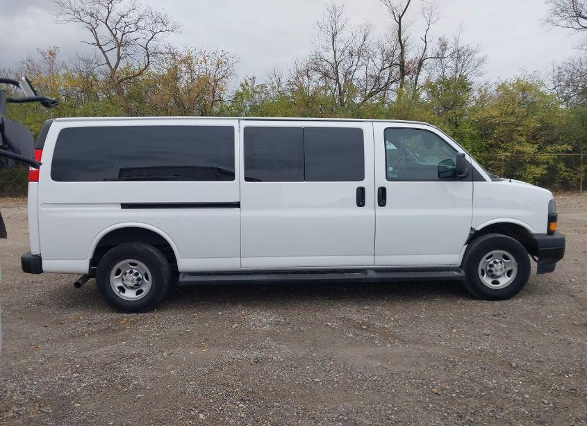 Photo 13 of 2022 Chevrolet Express PASSENGER RWD 3500 EXTENDED WHEELBASE LS (VIN 1GAZGNF79N1252845)