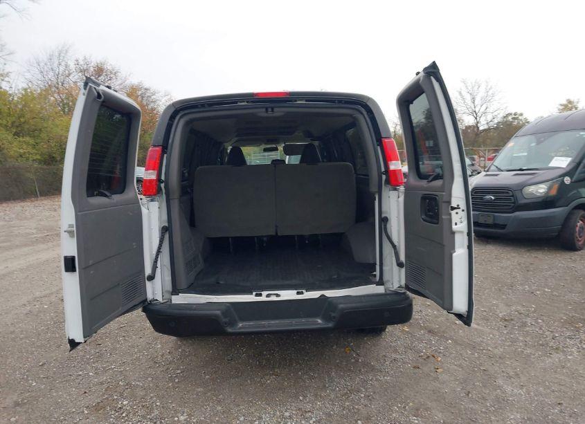 Photo 16 of 2022 Chevrolet Express PASSENGER RWD 3500 EXTENDED WHEELBASE LS (VIN 1GAZGNF79N1252845)