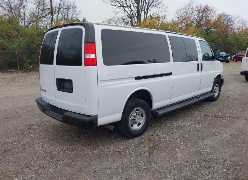 Photo 4 of 2022 Chevrolet Express PASSENGER RWD 3500 EXTENDED WHEELBASE LS (VIN 1GAZGNF79N1252845)