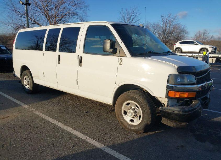2017 Chevrolet Express 3500 LS (VIN 1GAZGNFF6H1158403) main photo