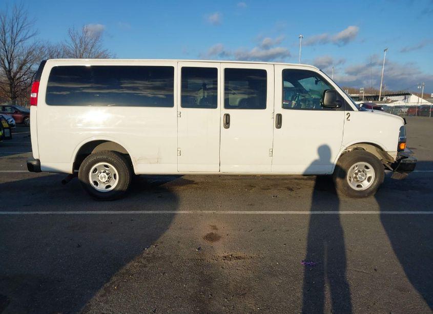 Photo 13 of 2017 Chevrolet Express 3500 LS (VIN 1GAZGNFF6H1158403)