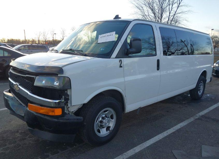 Photo 2 of 2017 Chevrolet Express 3500 LS (VIN 1GAZGNFF6H1158403)
