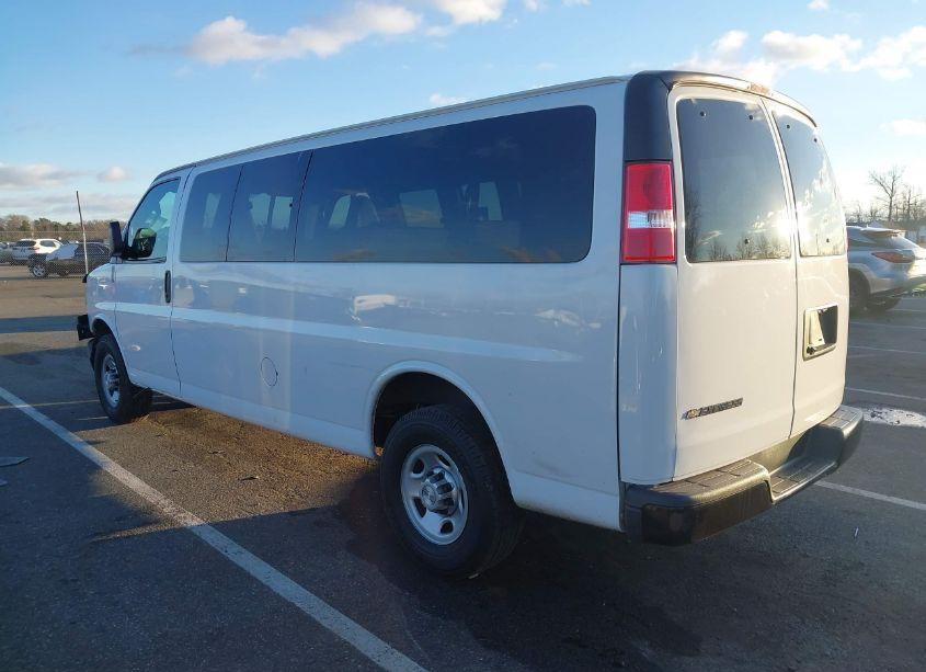 Photo 3 of 2017 Chevrolet Express 3500 LS (VIN 1GAZGNFF6H1158403)