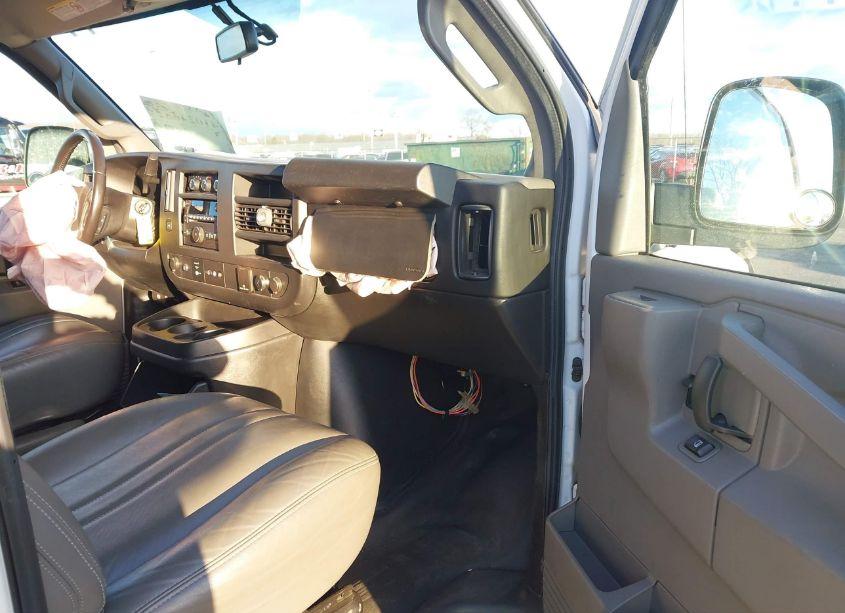 Photo 5 of 2017 Chevrolet Express 3500 LS (VIN 1GAZGNFF6H1158403)