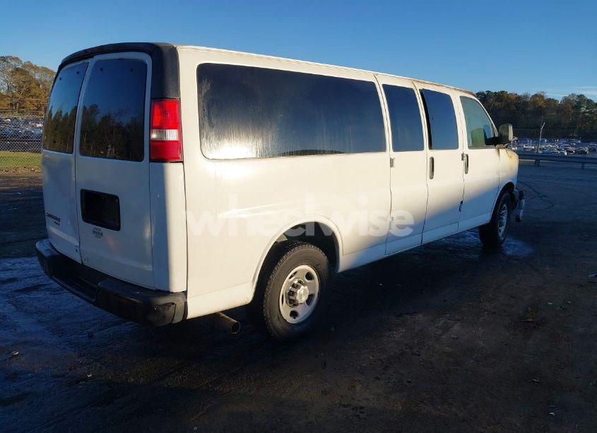 Photo 4 of 2016 Chevrolet Express 3500 LS (VIN 1GAZGNFFXG1182086)