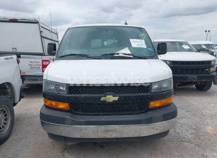 Photo 12 of 2020 Chevrolet Express PASSENGER RWD 3500 EXTENDED WHEELBASE LS (VIN 1GAZGNFG0L1242492)