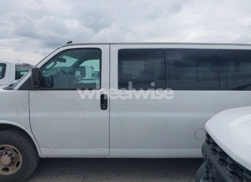 Photo 14 of 2020 Chevrolet Express PASSENGER RWD 3500 EXTENDED WHEELBASE LS (VIN 1GAZGNFG0L1242492)