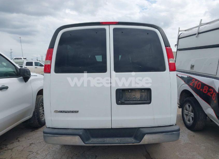 Photo 16 of 2020 Chevrolet Express PASSENGER RWD 3500 EXTENDED WHEELBASE LS (VIN 1GAZGNFG0L1242492)
