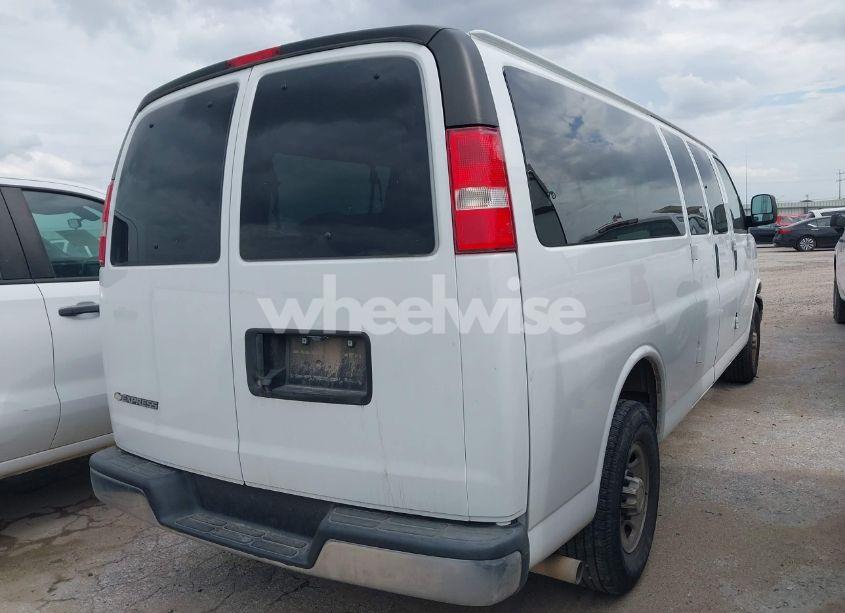 Photo 4 of 2020 Chevrolet Express PASSENGER RWD 3500 EXTENDED WHEELBASE LS (VIN 1GAZGNFG0L1242492)