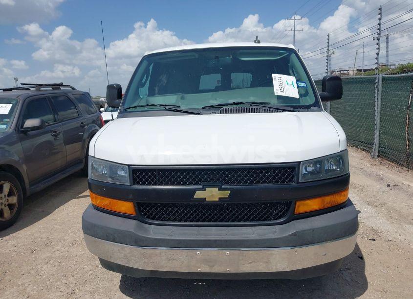 Photo 12 of 2020 Chevrolet Express PASSENGER RWD 3500 EXTENDED WHEELBASE LS (VIN 1GAZGNFG1L1240914)