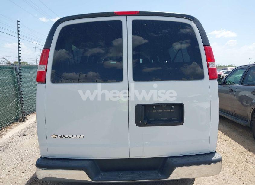 Photo 16 of 2020 Chevrolet Express PASSENGER RWD 3500 EXTENDED WHEELBASE LS (VIN 1GAZGNFG1L1240914)