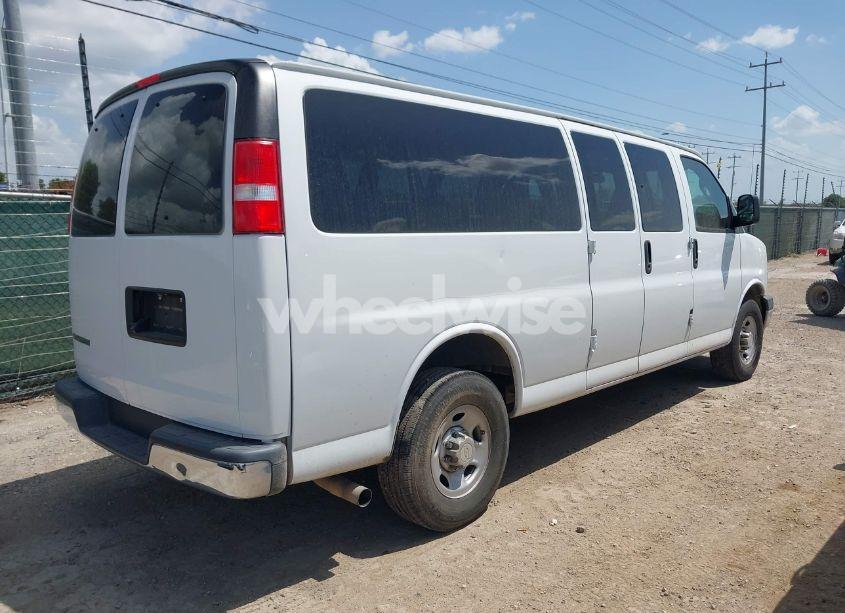 Photo 4 of 2020 Chevrolet Express PASSENGER RWD 3500 EXTENDED WHEELBASE LS (VIN 1GAZGNFG1L1240914)