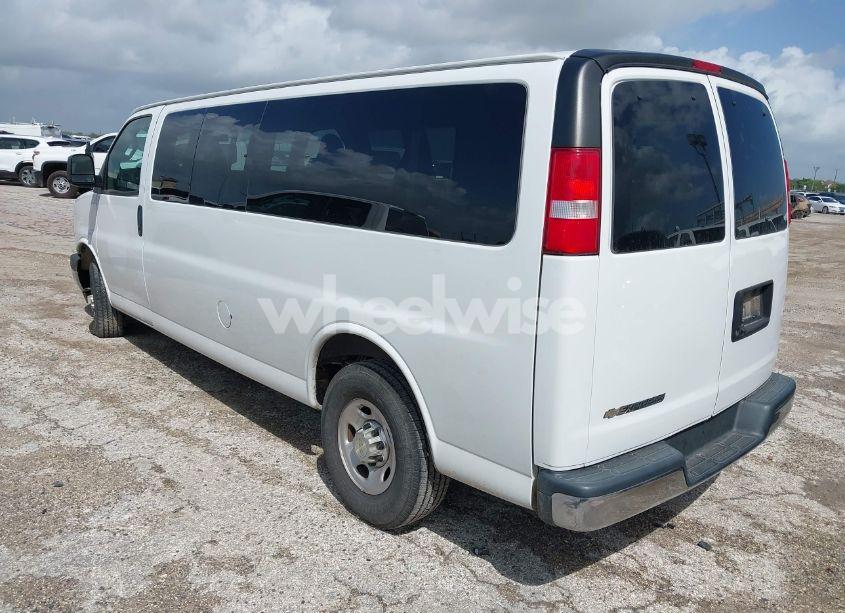 Photo 3 of 2020 Chevrolet Express PASSENGER RWD 3500 EXTENDED WHEELBASE LS (VIN 1GAZGNFG3L1241756)