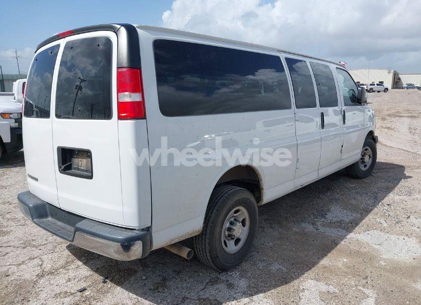 Photo 4 of 2020 Chevrolet Express PASSENGER RWD 3500 EXTENDED WHEELBASE LS (VIN 1GAZGNFG3L1241756)