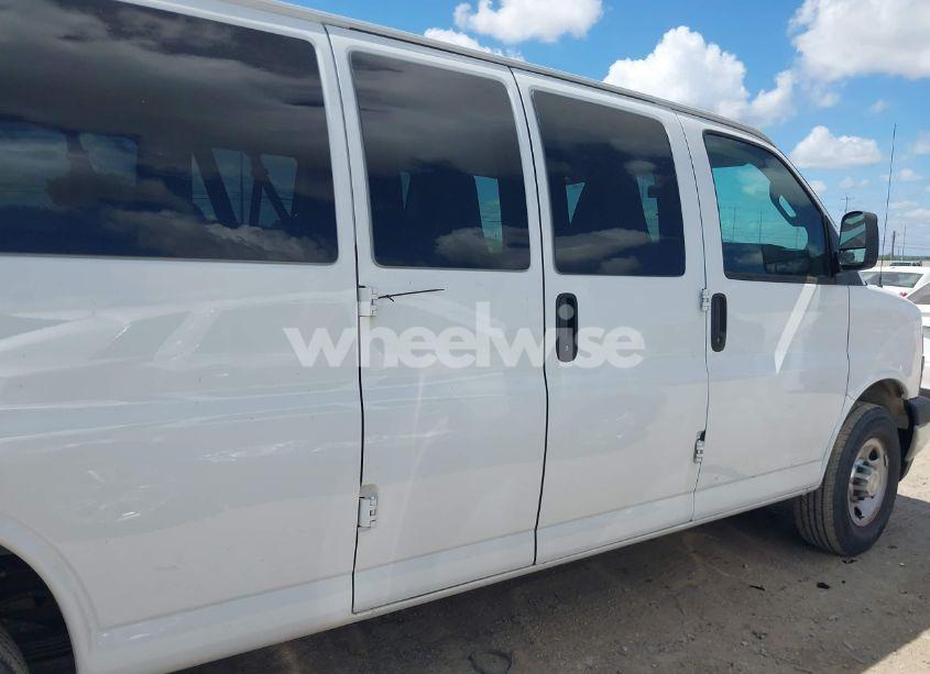Photo 13 of 2020 Chevrolet Express PASSENGER RWD 3500 EXTENDED WHEELBASE LS (VIN 1GAZGNFG6L1242285)
